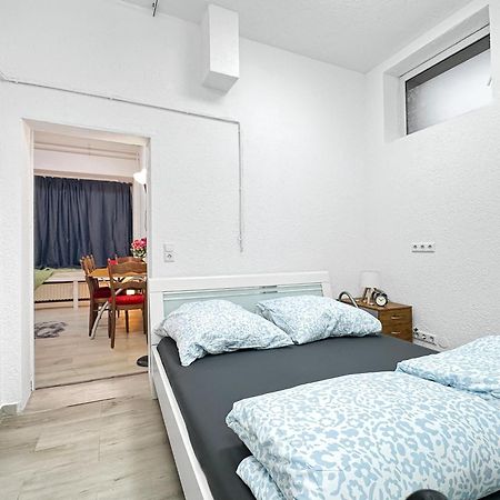 2 Zimmer Apartment Fuer 6 P, 15 Min Zum Flughafen Esslingen am Neckar Екстер'єр фото