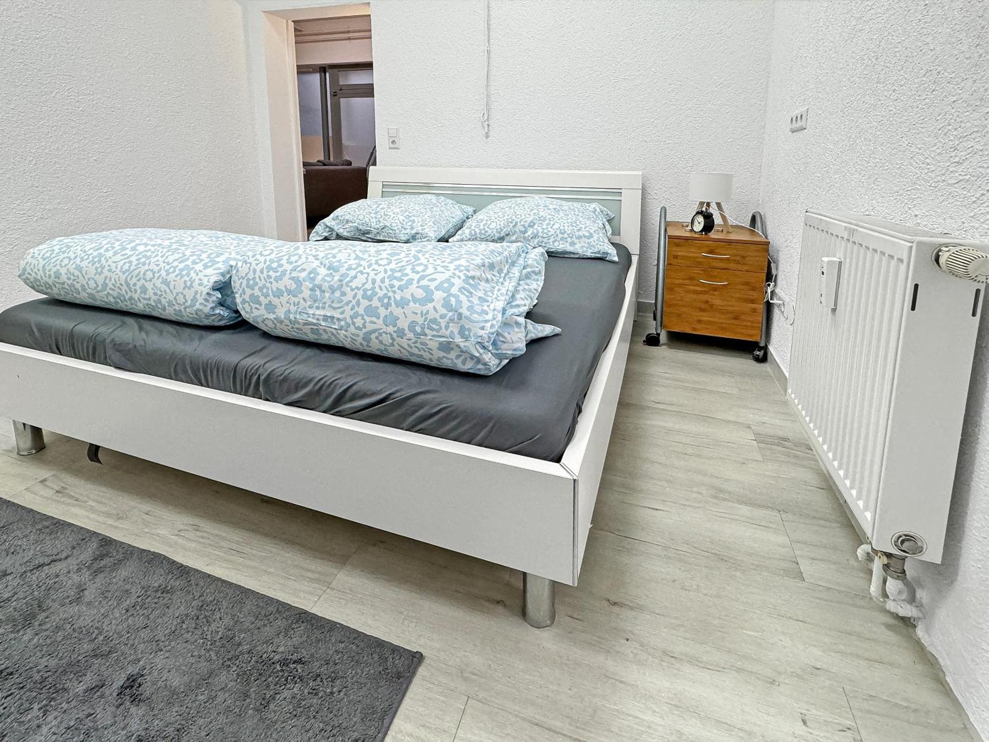 2 Zimmer Apartment Fuer 6 P, 15 Min Zum Flughafen Esslingen am Neckar Екстер'єр фото